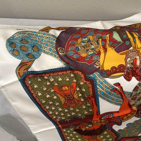 Hermes Collection Scarf EUC Smoke free environment ! - Picture 3 of 10